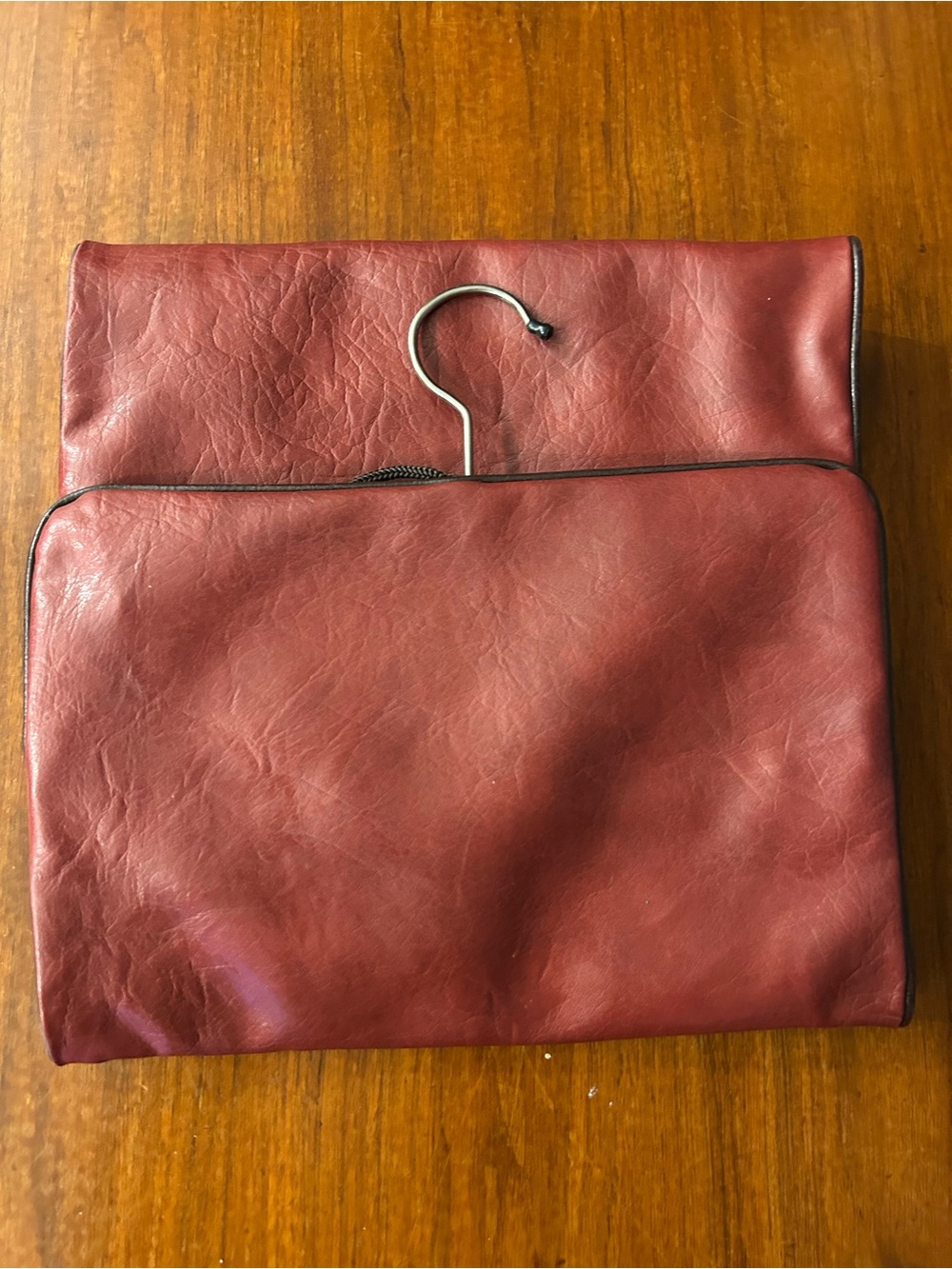 Bueno Burgundy Leather Hanging Toiletry Bag